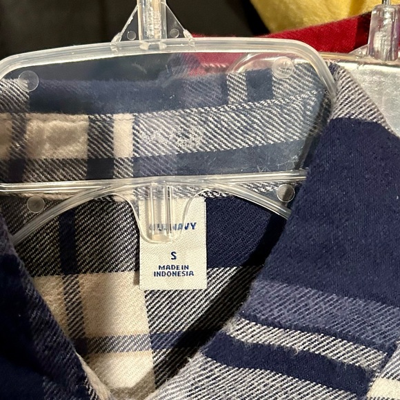 🔥3 Plaid Shirts (2 Small Old Navy + 1 Med SO) for one LOW price!!! - Picture 4 of 8